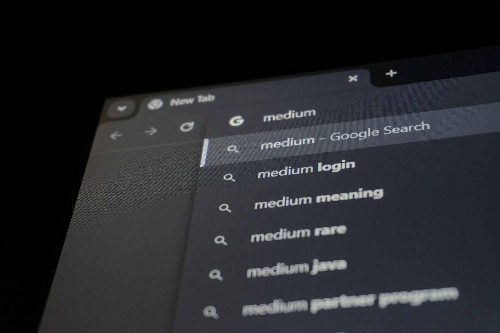 Browser search bar with medium suggestions Browser search bar with medium suggestions